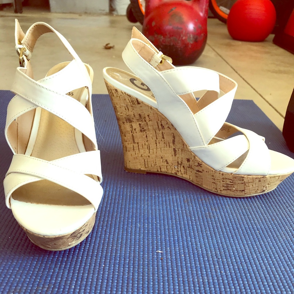 Guess SZ 8 white wedges EUC